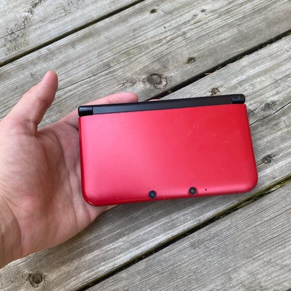 Nintendo 3DS XL Red/Black - Picture 8 of 8